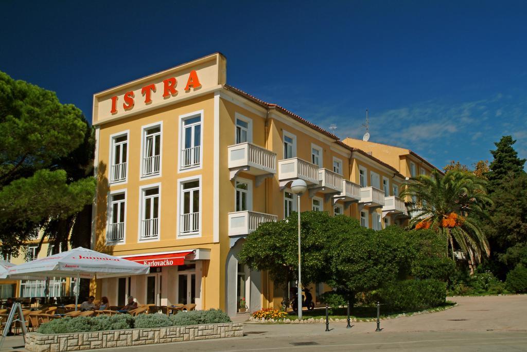 Hotel Istra Раб Екстериор снимка