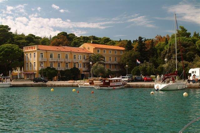 Hotel Istra Раб Екстериор снимка