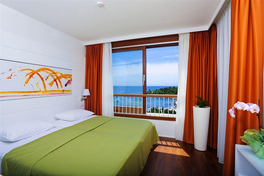 Hotel Istra Раб Екстериор снимка