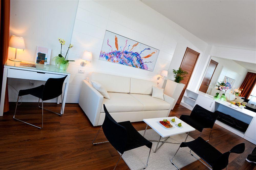 Hotel Istra Раб Екстериор снимка
