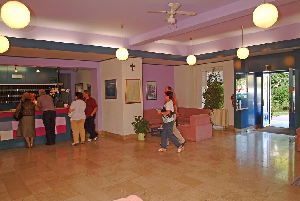 Hotel Istra Раб Екстериор снимка
