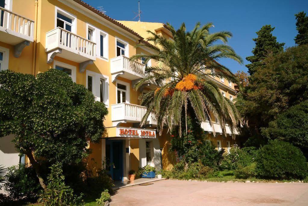 Hotel Istra Раб Екстериор снимка