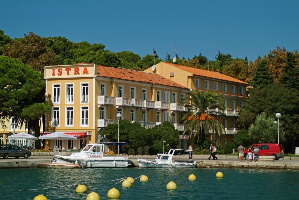 Hotel Istra Раб Екстериор снимка